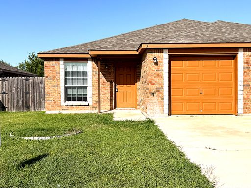 Available NOW!!!! Cozy 3 bedroom, 2 bath, 1 car garage, duplex with full kitchen, laundry room and privacy fenced yard. Pets upon approval only. – photo 1