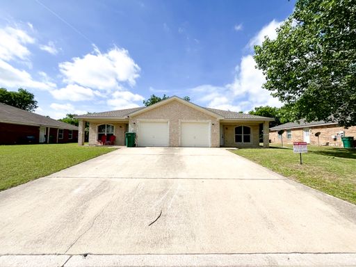 Available NOW!!!! Beautiful 1 story, 3 bedroom, 2 bath, 1 car garage home. This is exactly what you have been looking for! A home that offers everything you could ask for. Floor plan is such a great use of space! Exterior features include gorgeous landsca – photo 1