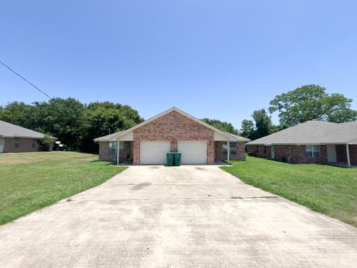 Available NOW!!!! Beautiful 1 story, 3 bedroom, 2 bath, 1 car garage home. This is exactly what you have been looking for! A home that offers everything you could ask for. Floor plan is such a great use of space! Exterior features include gorgeous landsca – photo 1