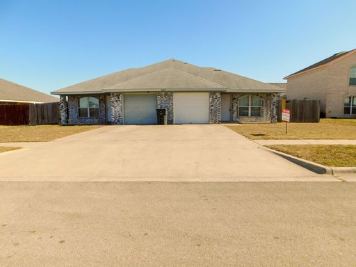Available NOW This charming 1 story, 3 bedroom, 2 bath Duplex could be your next home! Beautiful tile flooring in the wet areas and carpet in the hall and the bedrooms. Large master bedroom suite includes master bath. Washer/dryer utility room is located – photo 1
