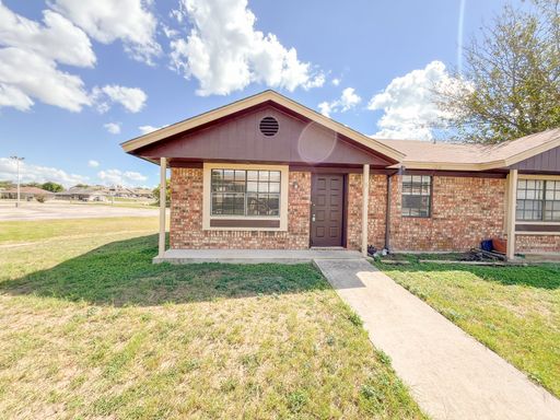 Available NOW!!!! Gorgeous, nice and cozy 2 bedroom, 1 bath duplex. Nice living room, full eat in kitchen, ceiling fans and laundry room. Tile flooring throughout. Pets upon approval. – photo 1