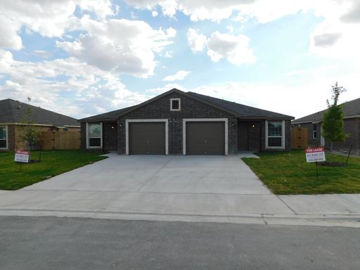 Available Now!!!! Gorgeous 3 bedroom, 2 bath, 1 car garage duplex with Living area, Dining area, full kitchen, laundry and fenced yard. Pets upon approval only. – photo 1
