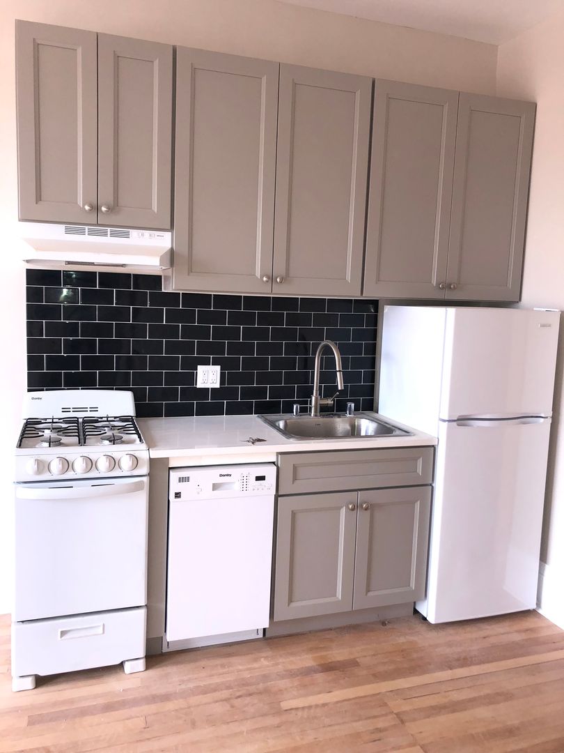 Astoria Apartment: 351 14th Street