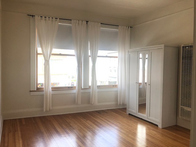 Astoria Apartment: 351 14th Street