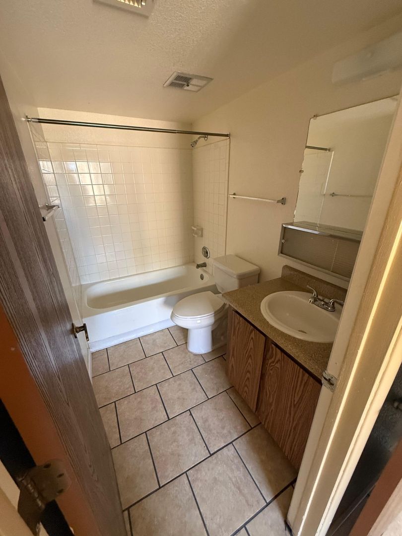 Sierra Vista Apartment: 1525-1555 E Busby Drive
