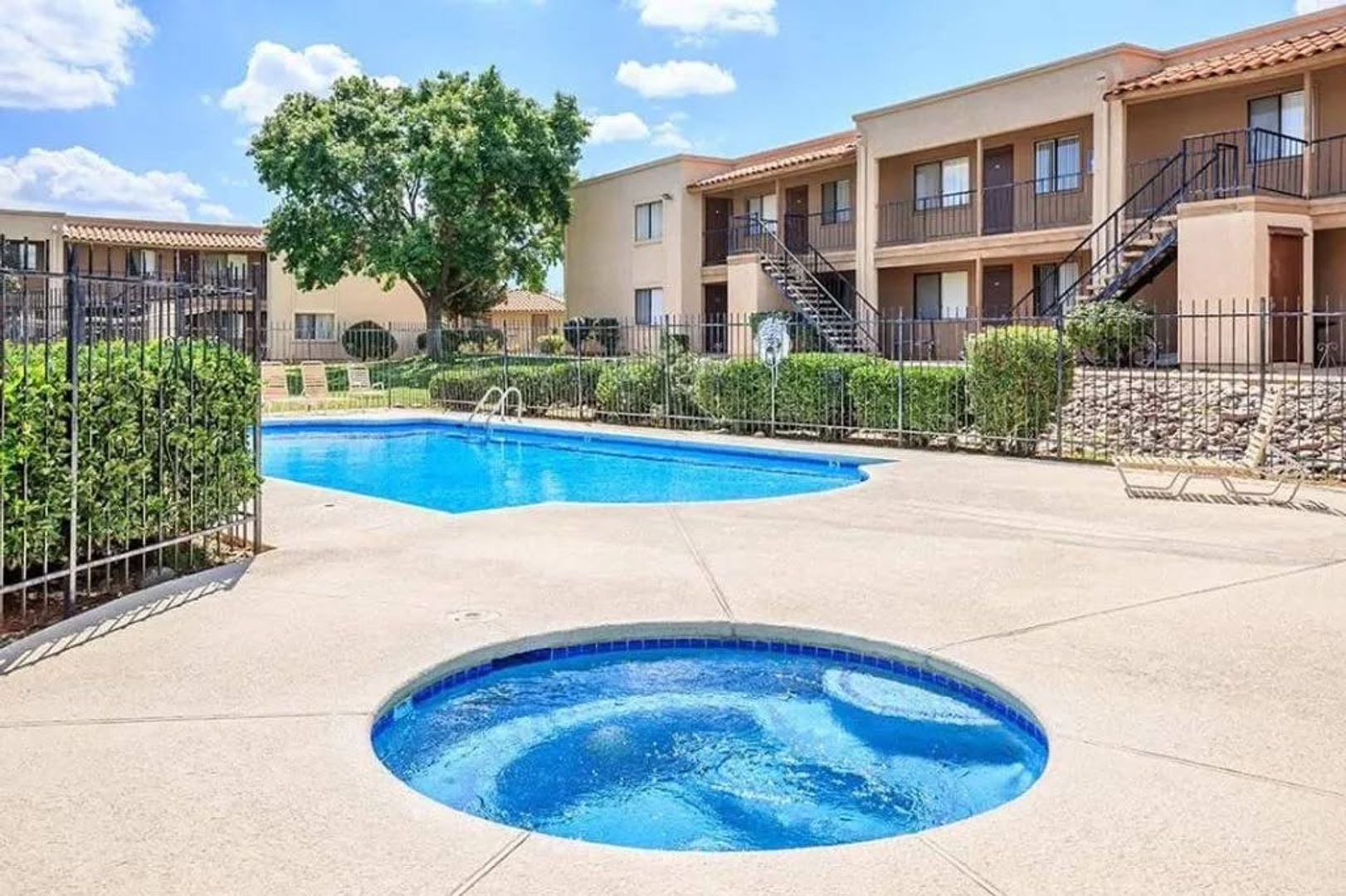 Sierra Vista Apartment: 1525-1555 E Busby Drive