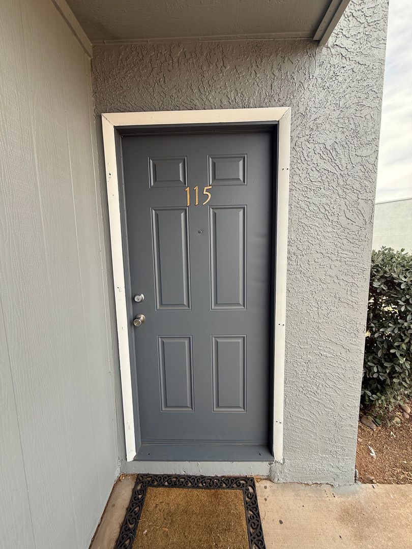 Sierra Vista Apartment: 1525-1555 E Busby Drive