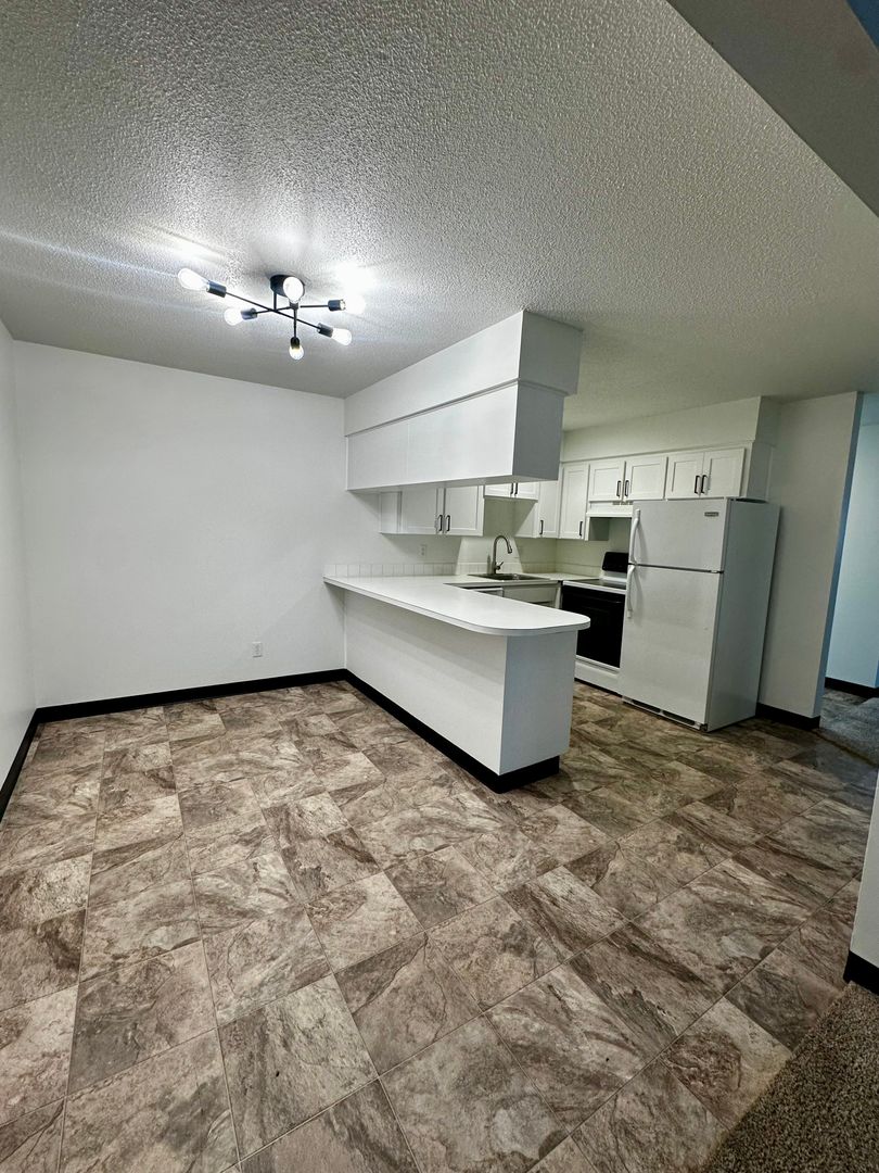 Richland Apartment: 1327 Goethals Dr