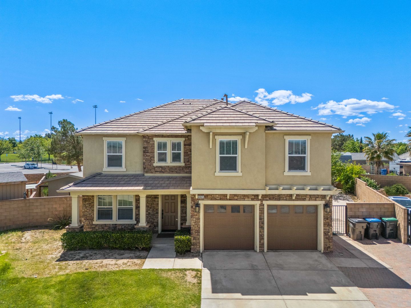 Lancaster House: 43023 Artesia Ct
