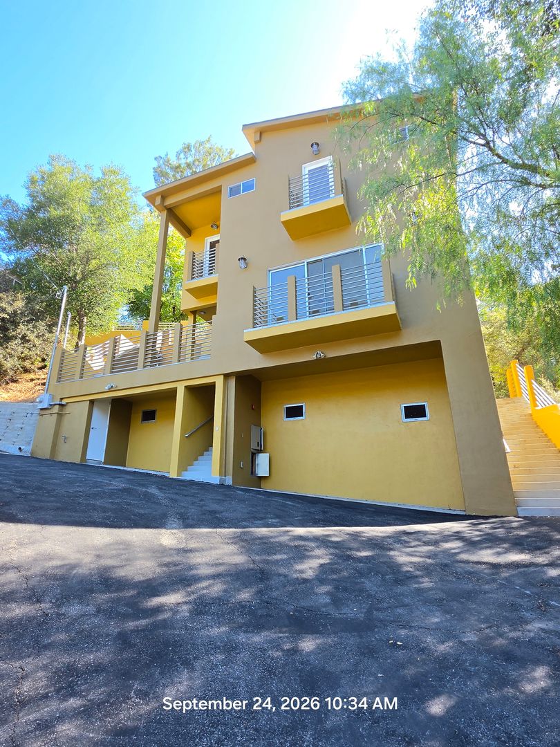 1944 Seminole Dr 1 of 37
