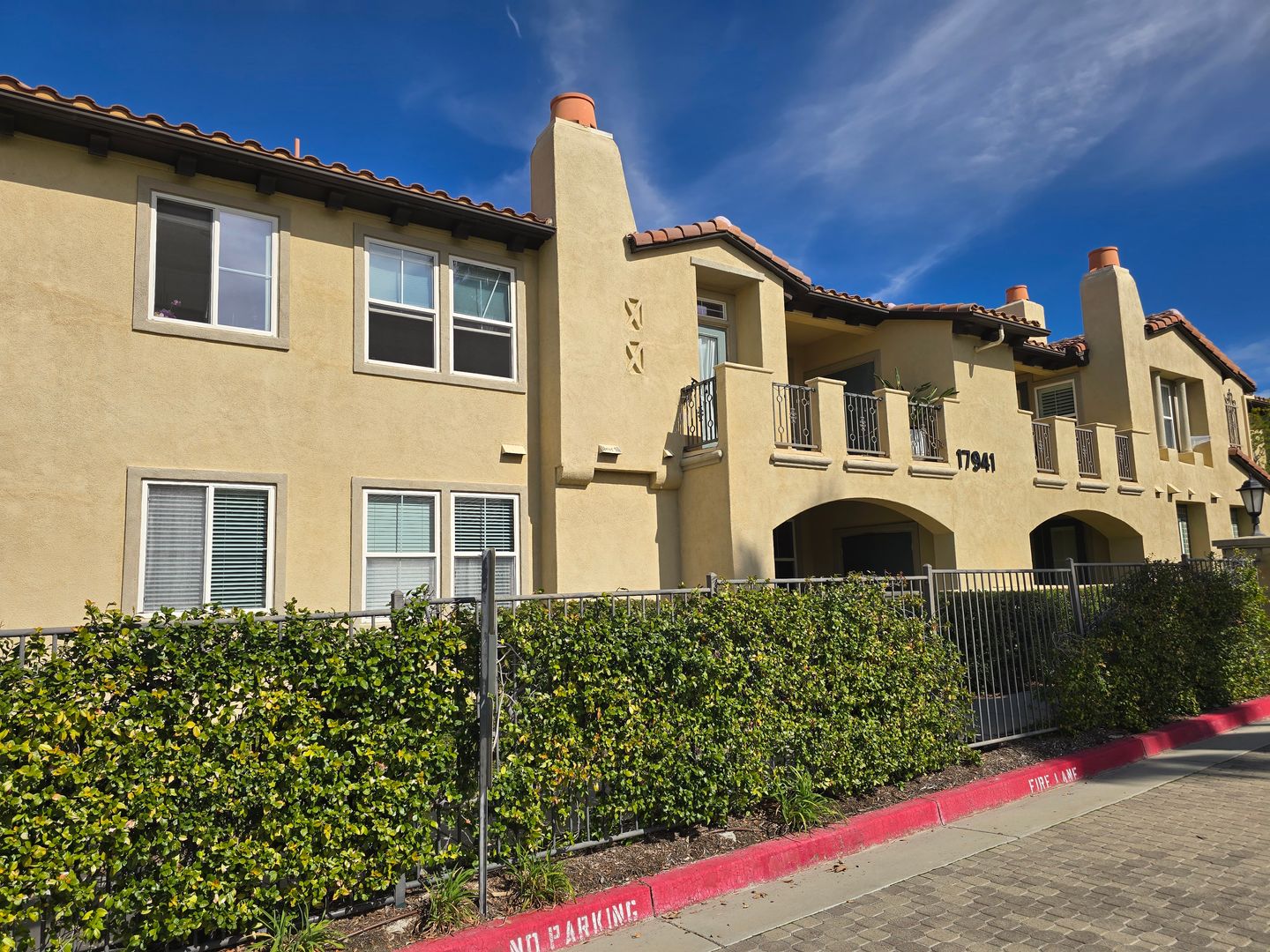 Santa Clarita Townhome: 17941 Lost Canyon Rd #4