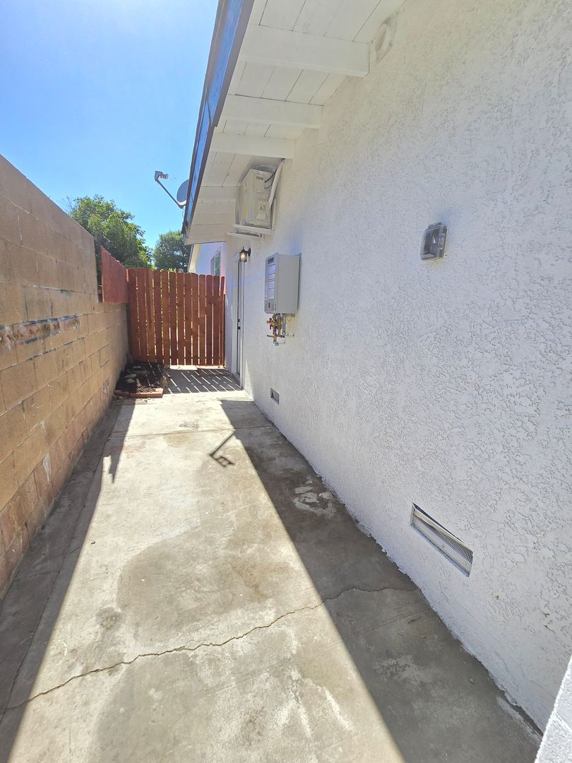 Lancaster Apartment: 44221 4th St E