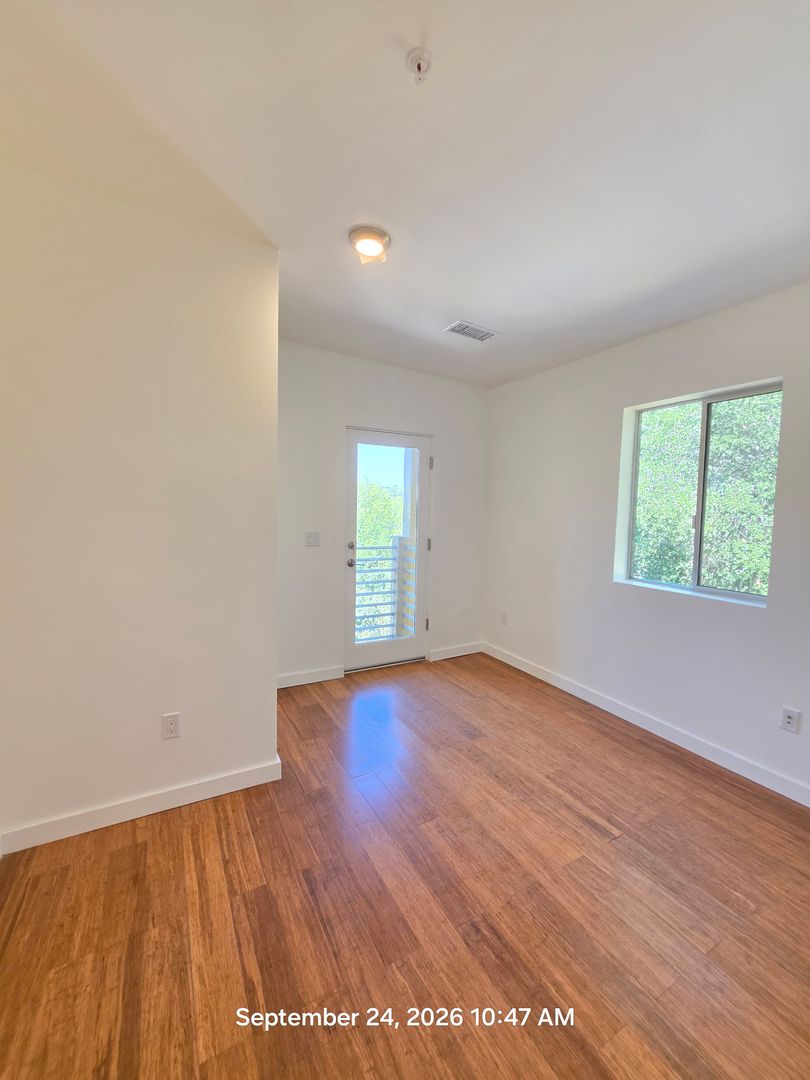 1944 Seminole Dr 24 of 37