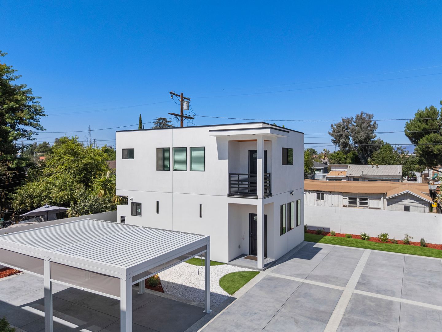 Van Nuys Apartment: 15209 Cohasset St