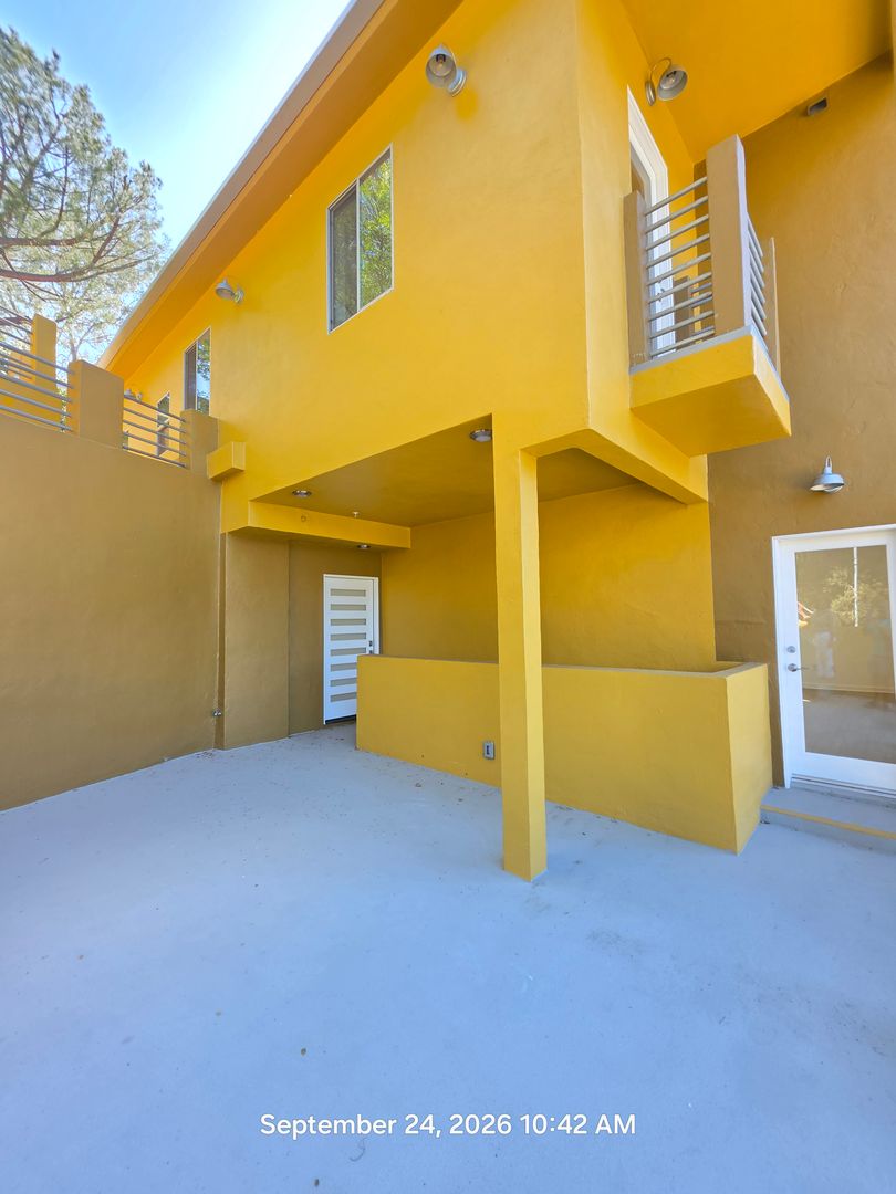 1944 Seminole Dr 29 of 37