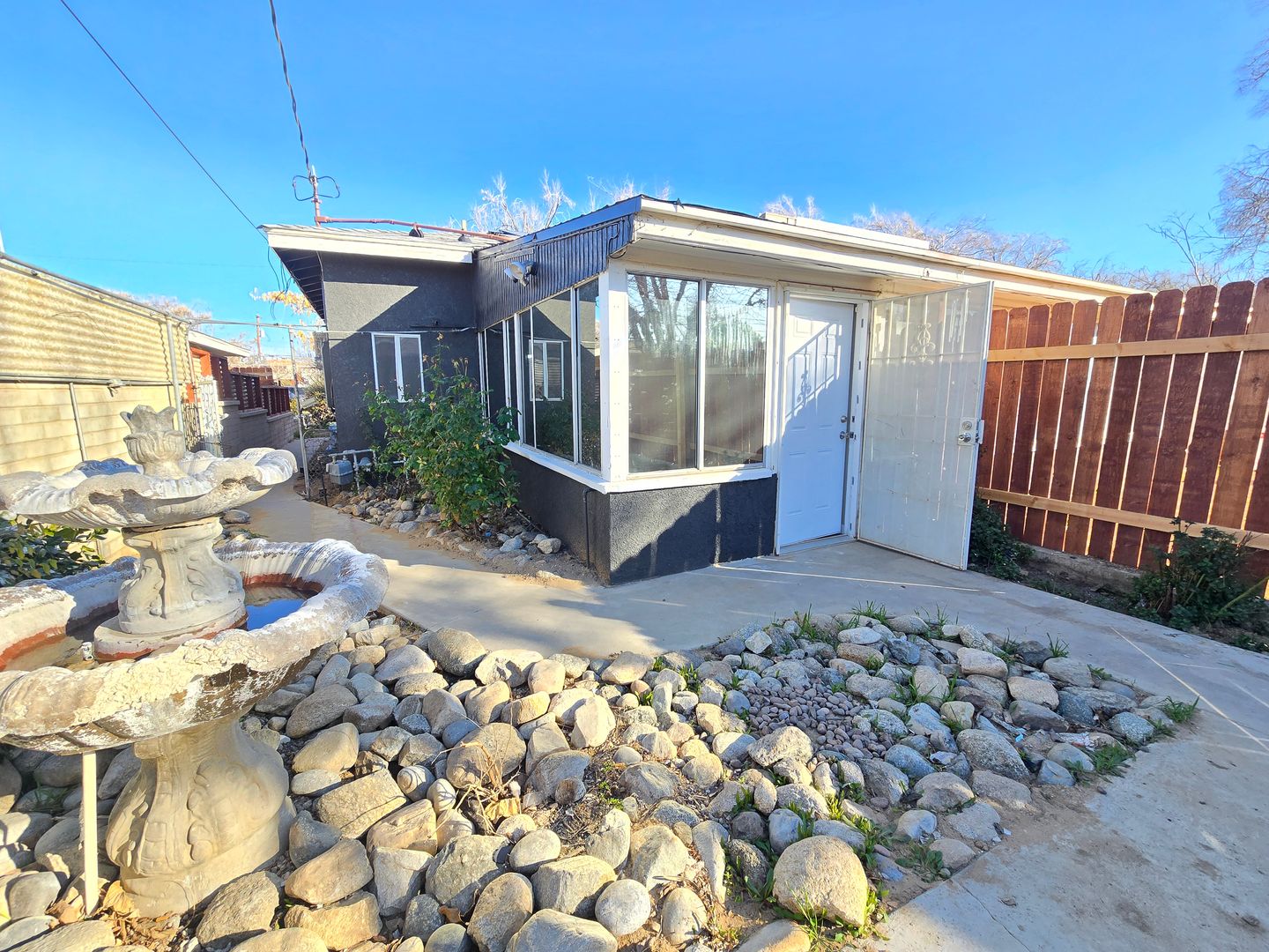 Lancaster Apartment: 44309 Date Ave