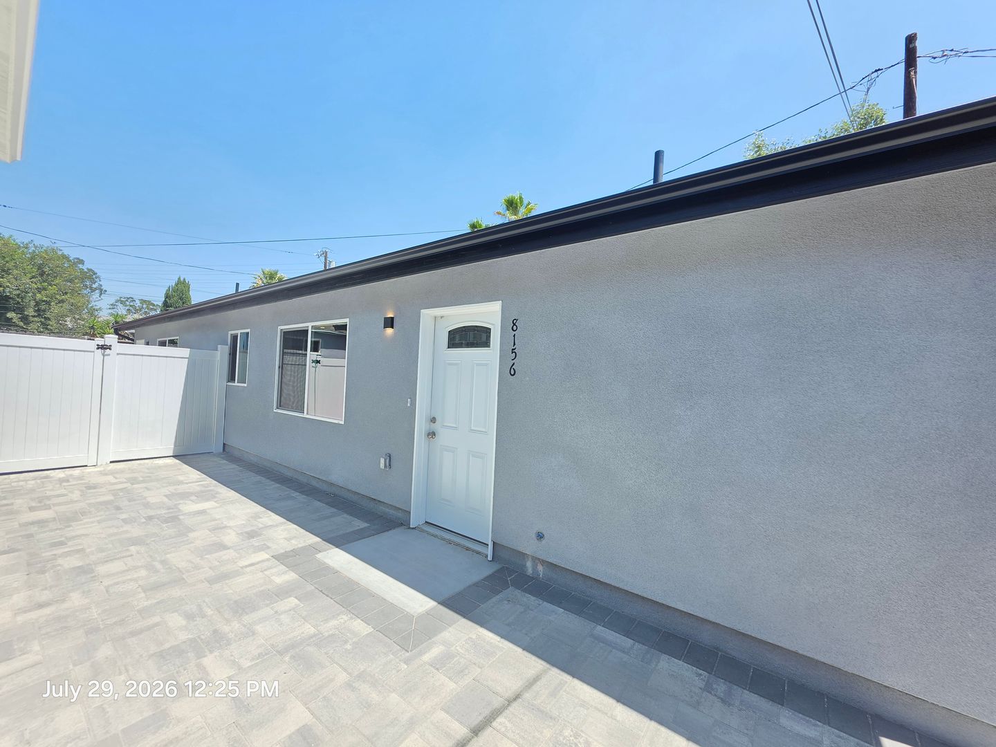 North Hollywood Apartment: 8154 Potter Ave