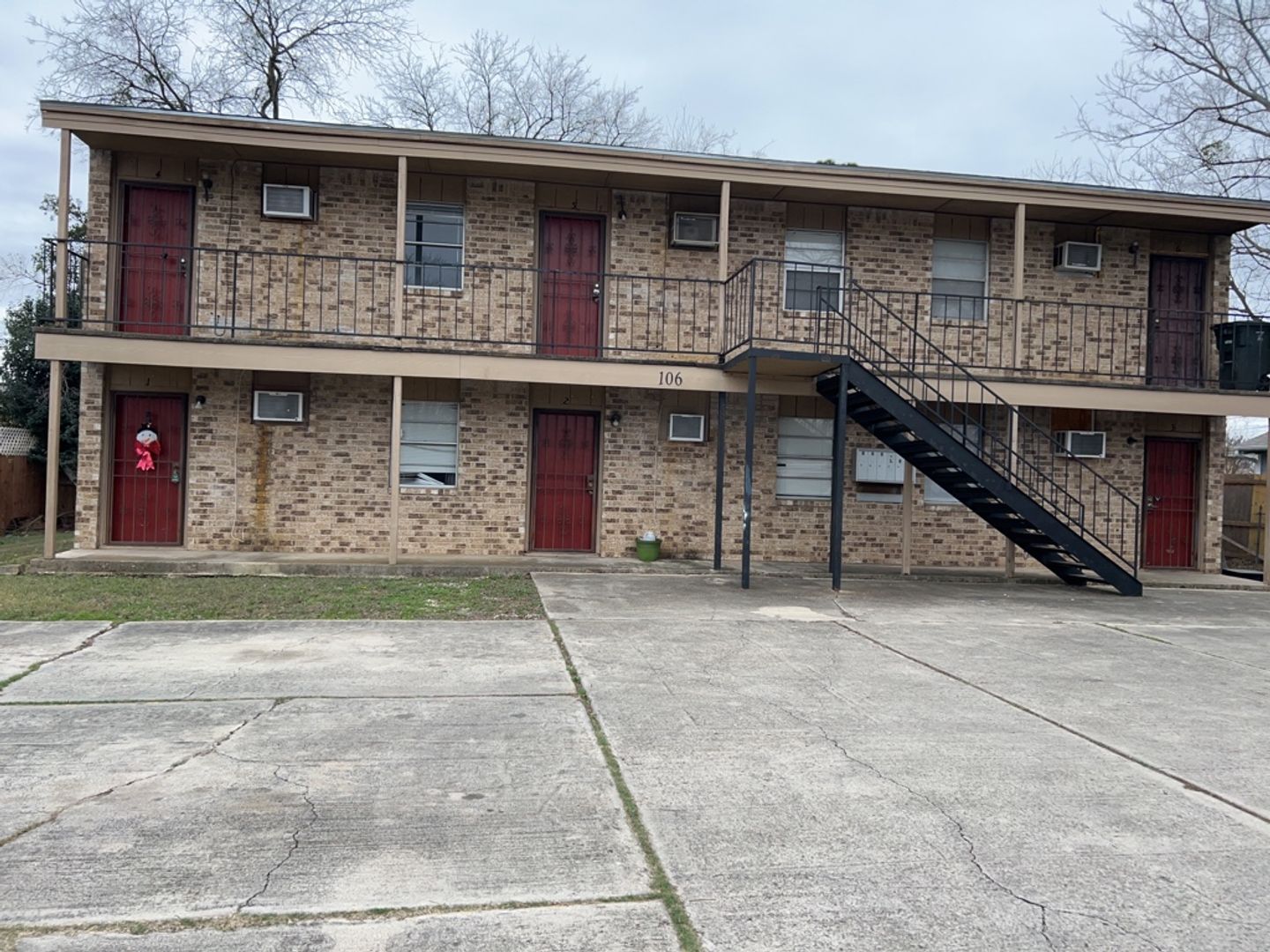 Killeen Apartment: 106 W Hoover St