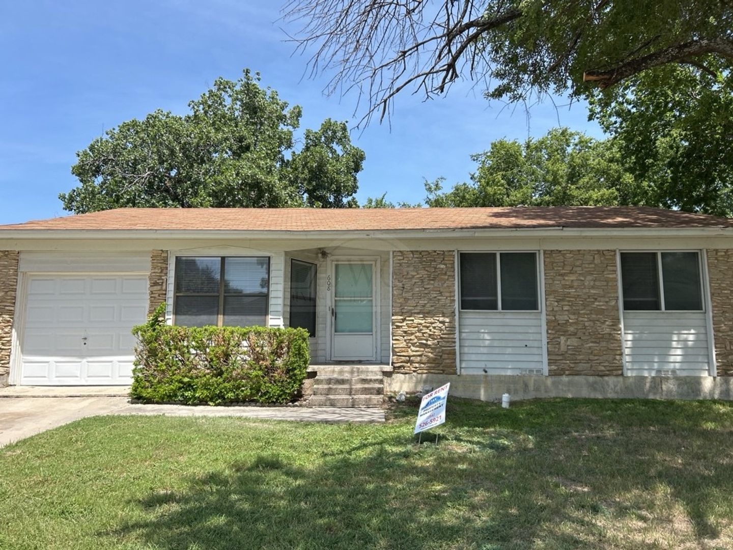 Copperas Cove House: 608 S 19th St