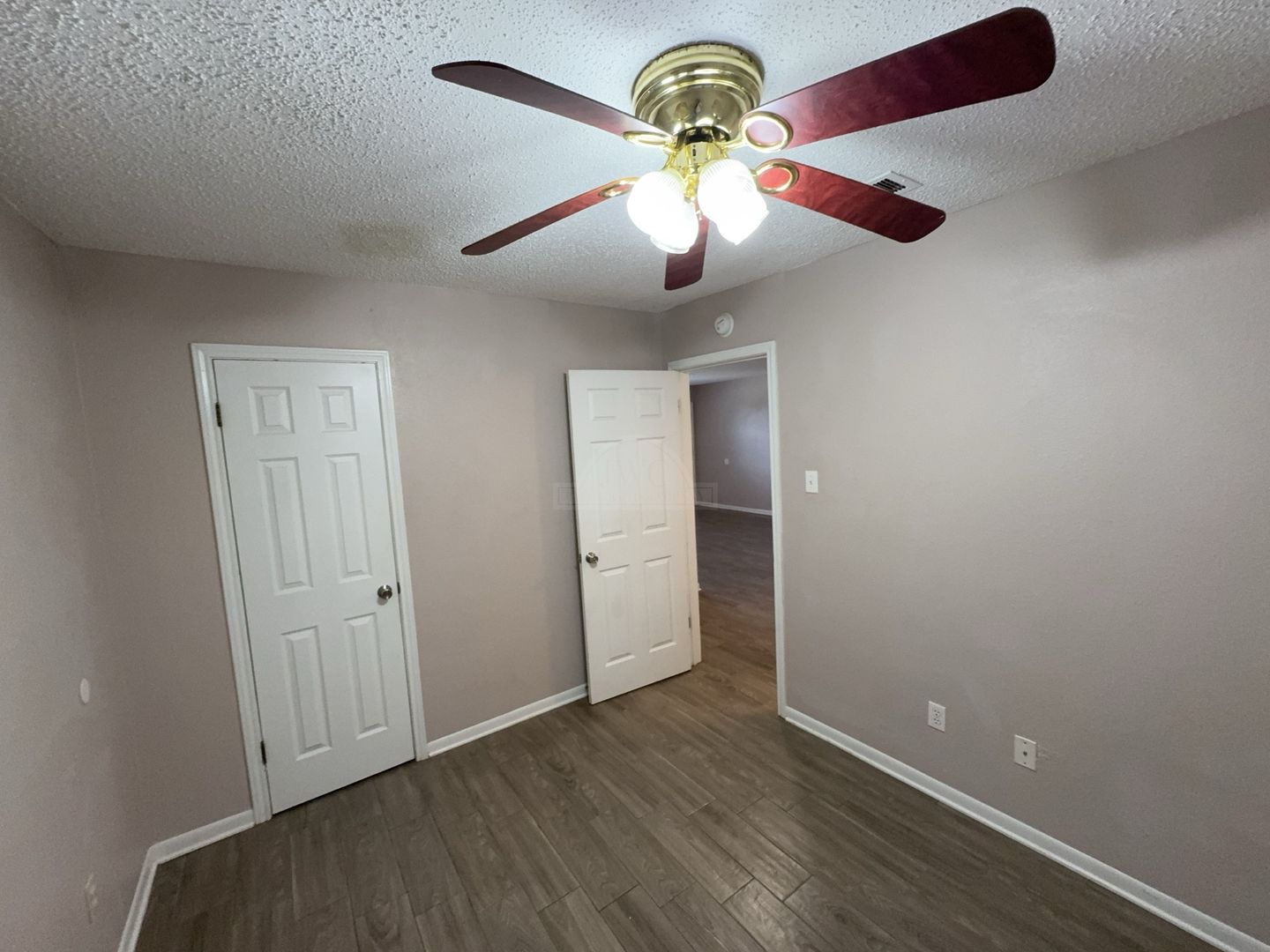 105 W. Reagan Ave 10 of 12