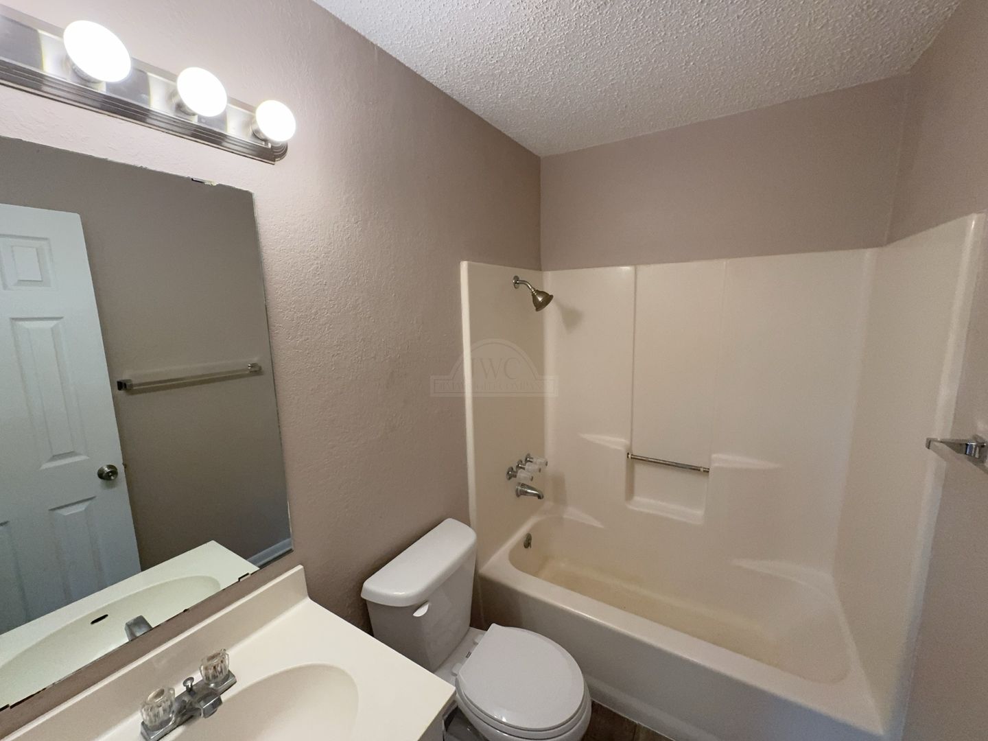 105 W. Reagan Ave 11 of 12