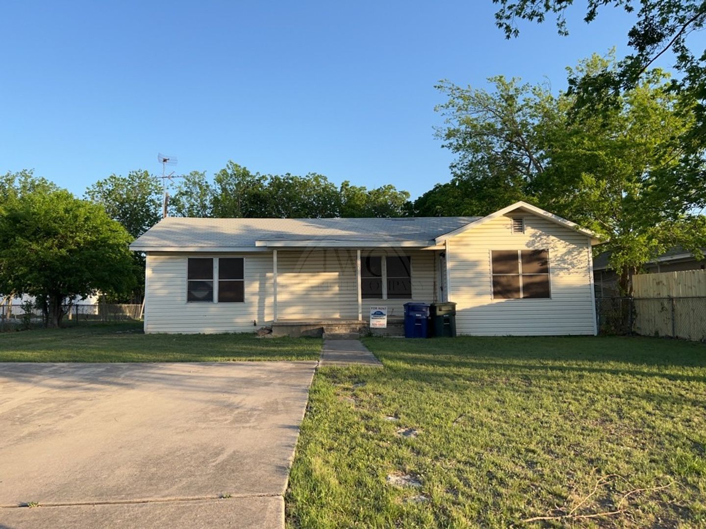 Copperas Cove House: 805 2nd N.