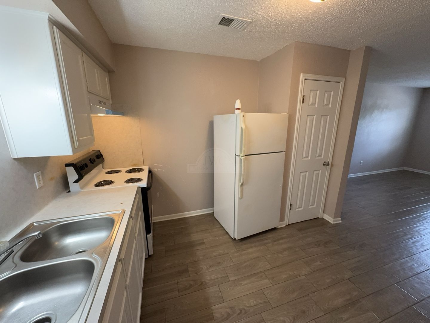 105 W. Reagan Ave 7 of 12