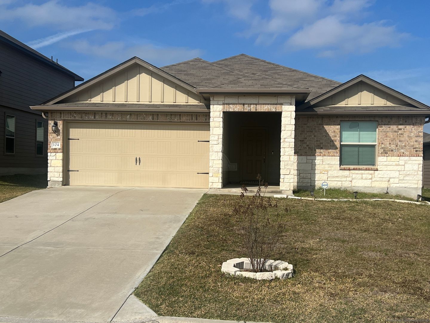 Jarrell House: 104 Green Jay Dr