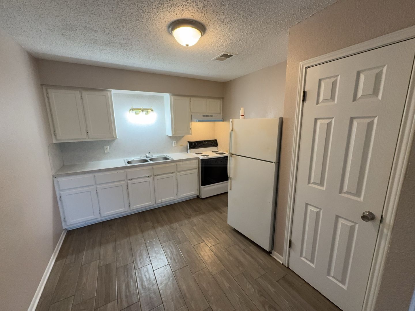105 W. Reagan Ave 6 of 12