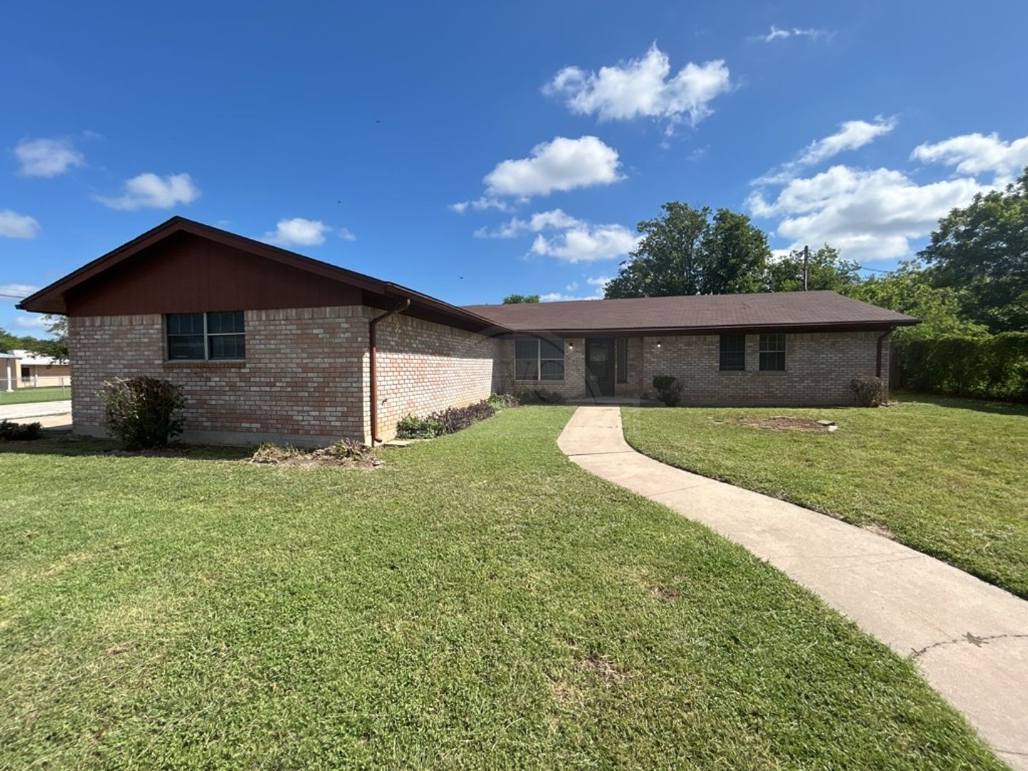 Killeen House: 2401 Mather Dr