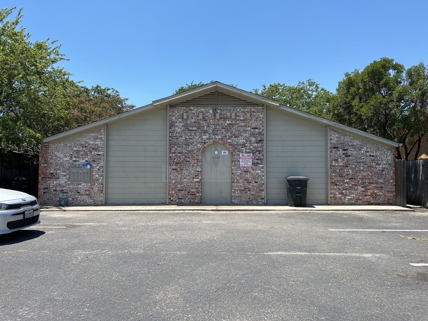 Killeen Apartment: 1209 Wales Dr