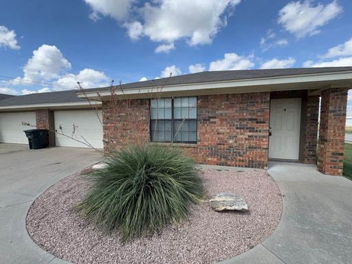 900 McDaniel Cr Unit B, Killeen - Duplex with 2-Car Garage – photo 1