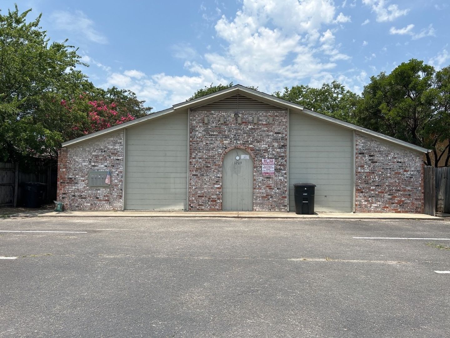 Killeen Apartment: 1209 Wales Dr