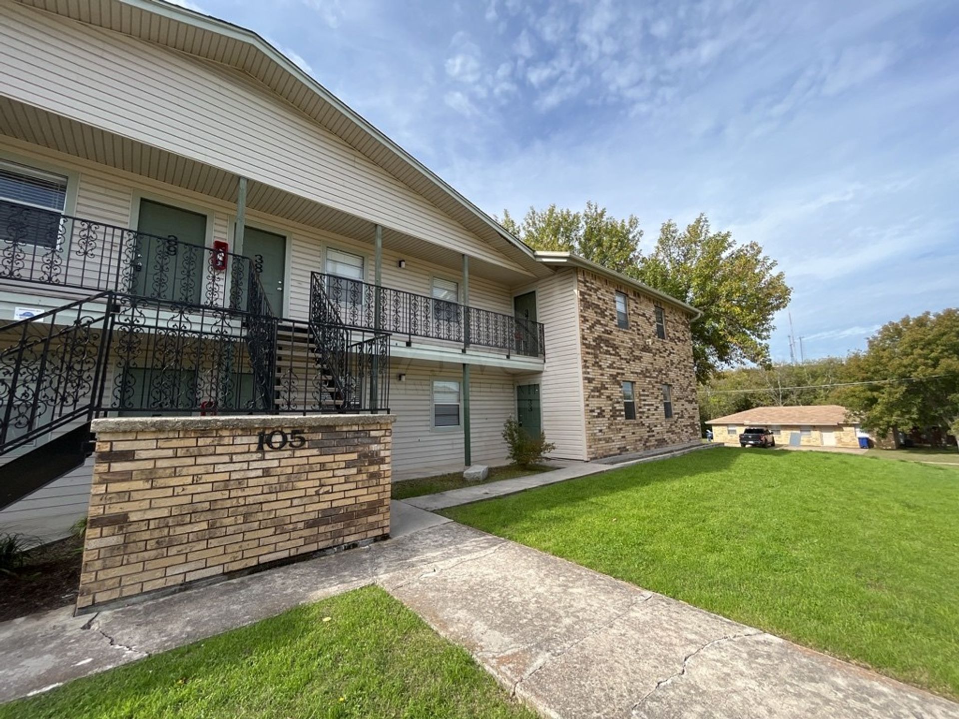 105 W. Reagan Ave 3 of 12