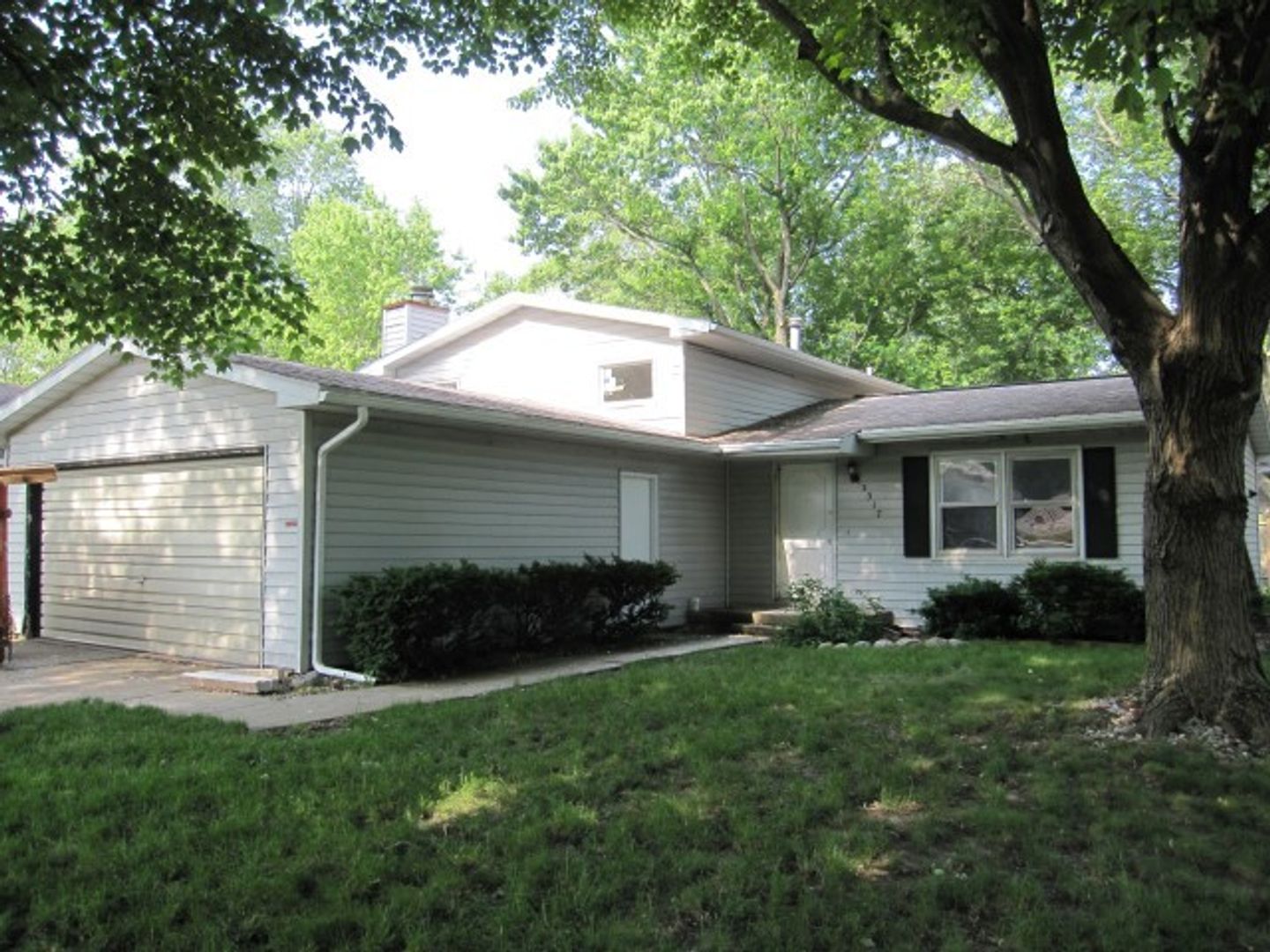 Champaign House: 2317 Butternut Court