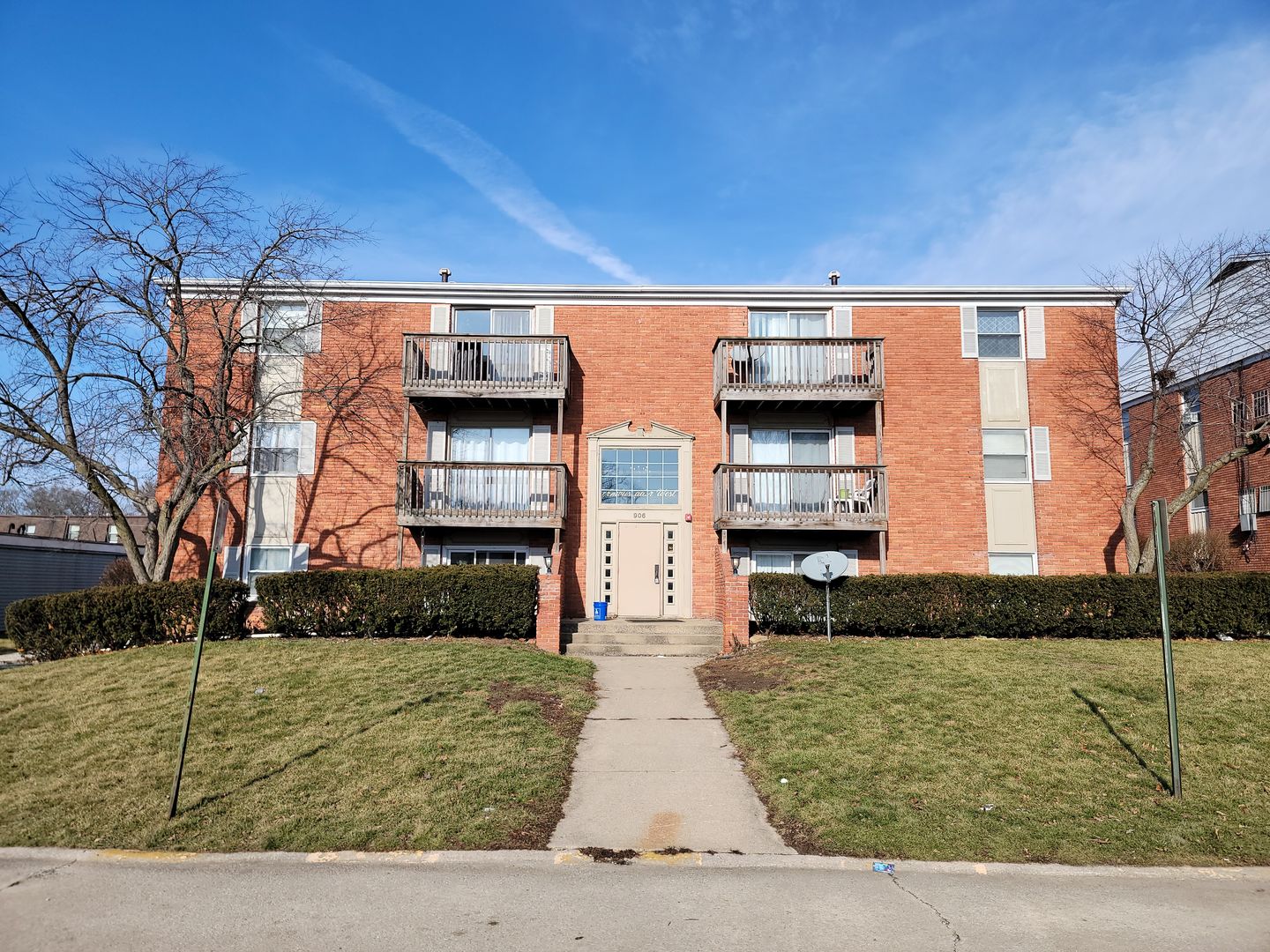 Urbana House: 906 E Harding #204