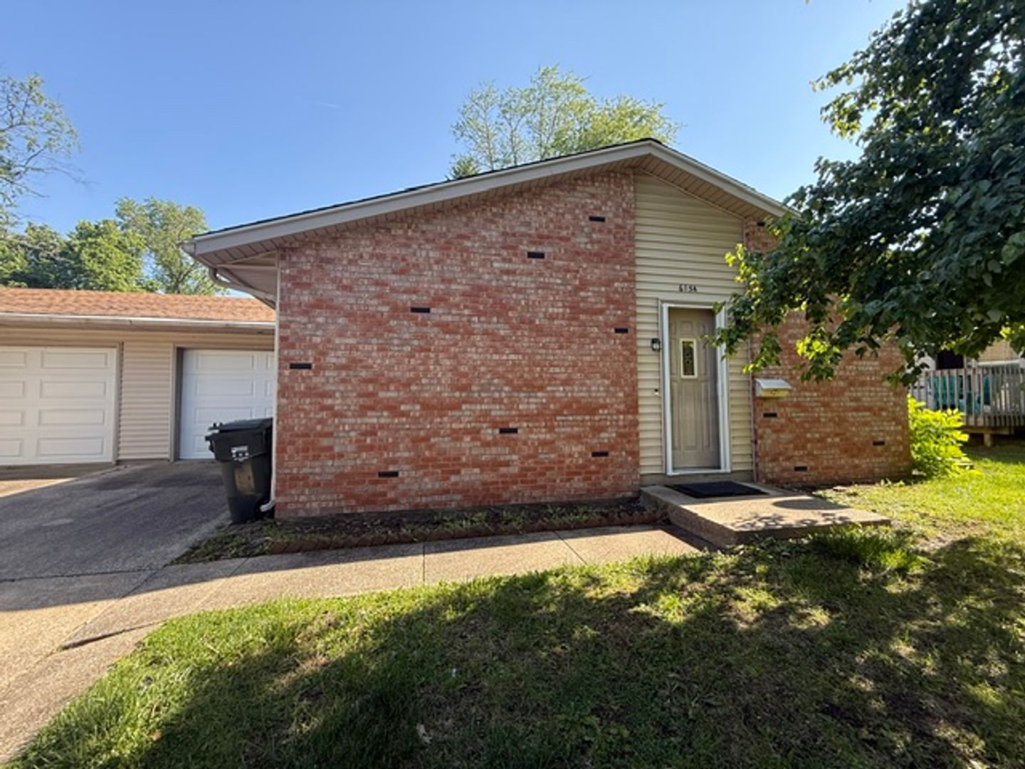 Urbana Apartment: 615 E Colorado