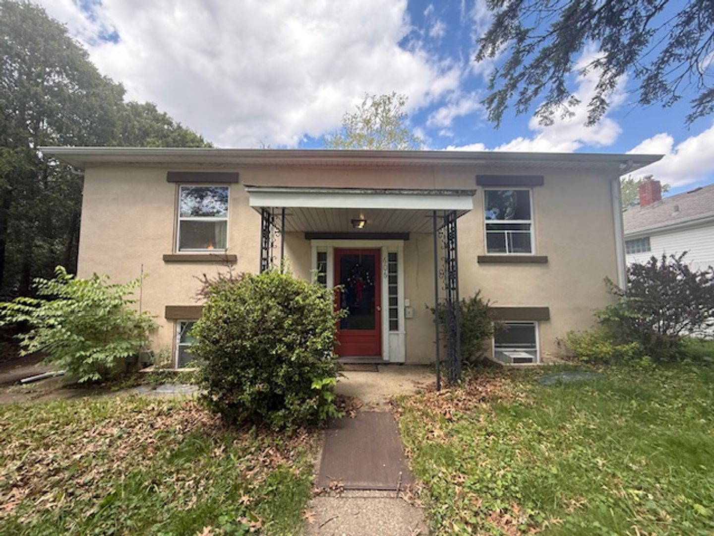 Urbana House: 606 E Elm #1