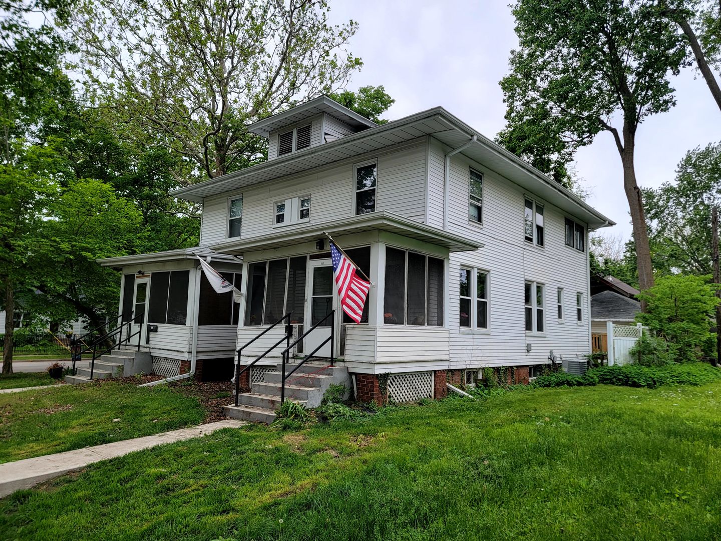 Champaign House: 609 S. Prairie St.