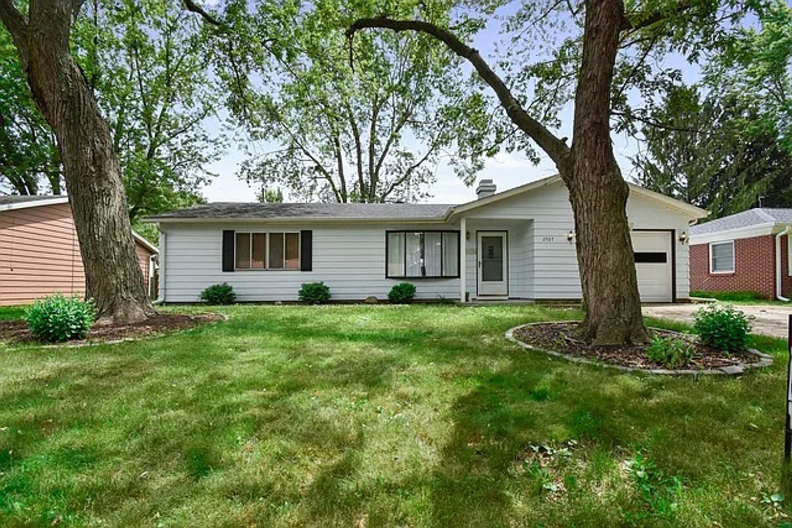 Champaign House: 2507 Hathaway Dr