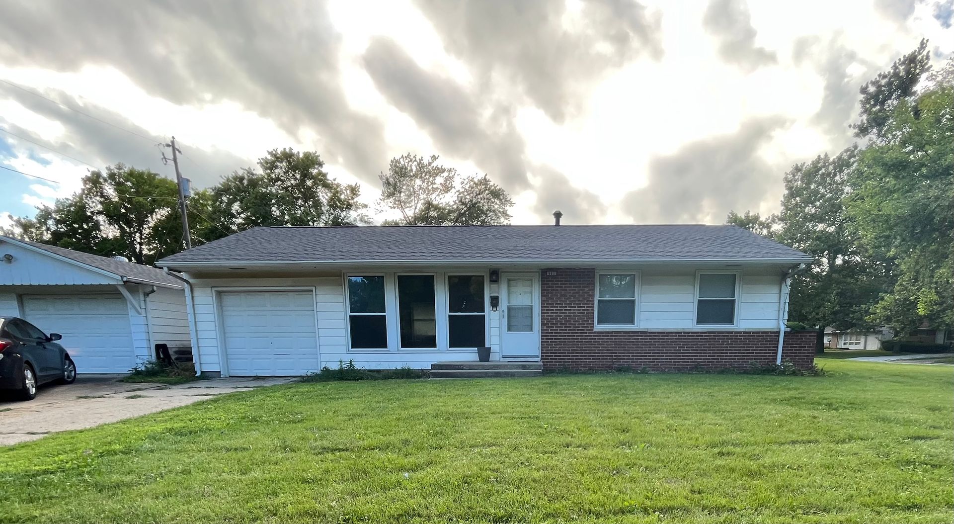 Champaign House: 911 Alagna Dr.