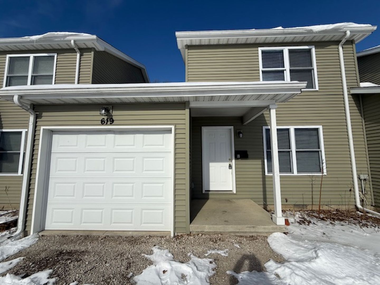 Farmer City House: 619 E. Dodge St. Unit #B