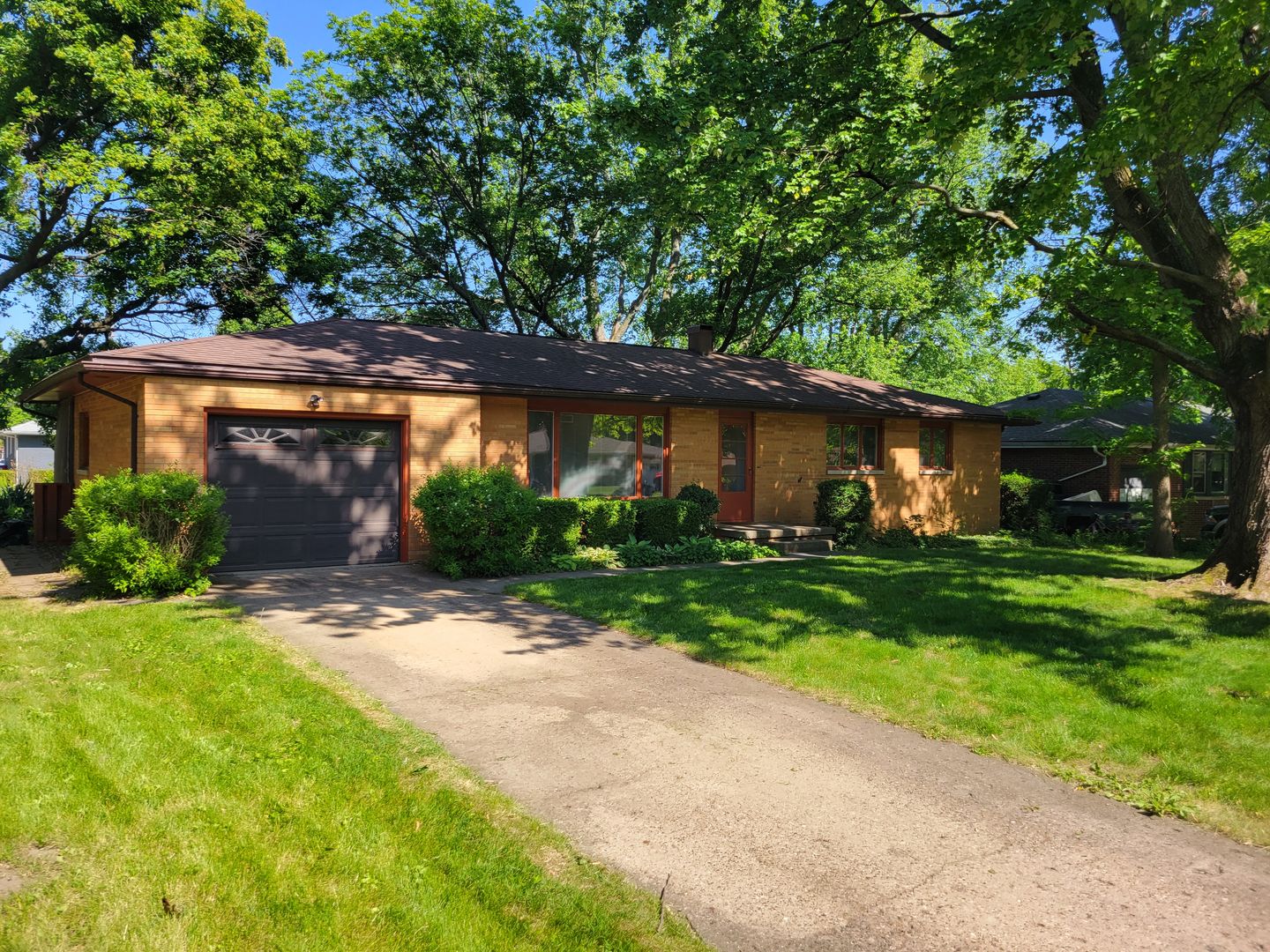 Champaign House: 1720 McDonald Dr Champaign
