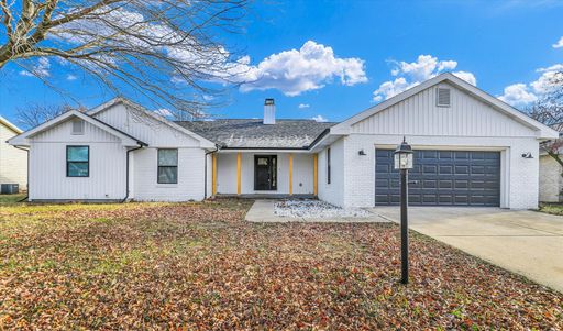 Charming 3-Bedroom Home with Private Backyard Retreat – photo 1