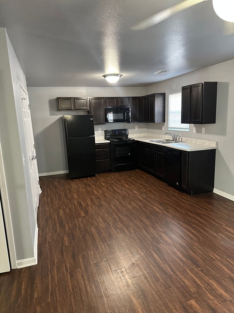 Fort Branch Apartment: 48 W 800 S