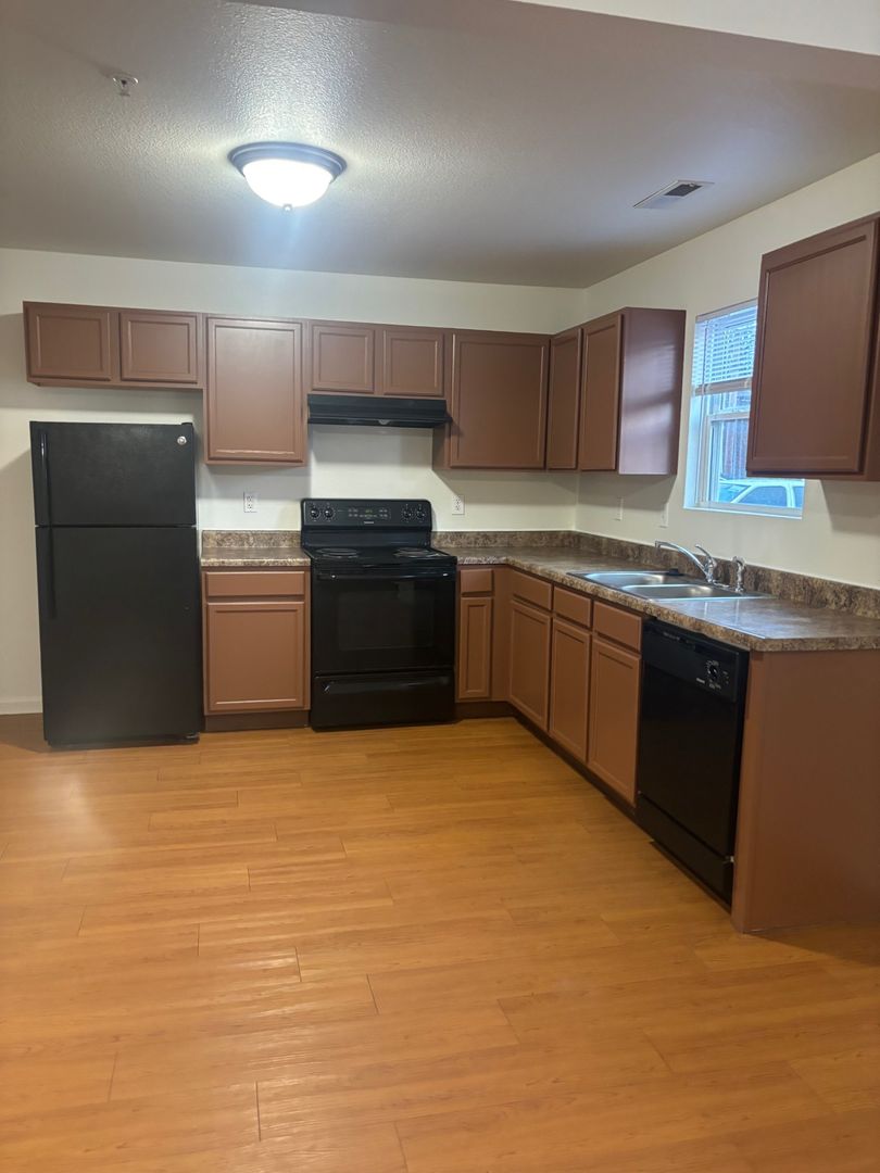 Evansville Apartment: 1952 Colts Lane