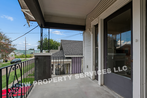 Listing photo thumbnail