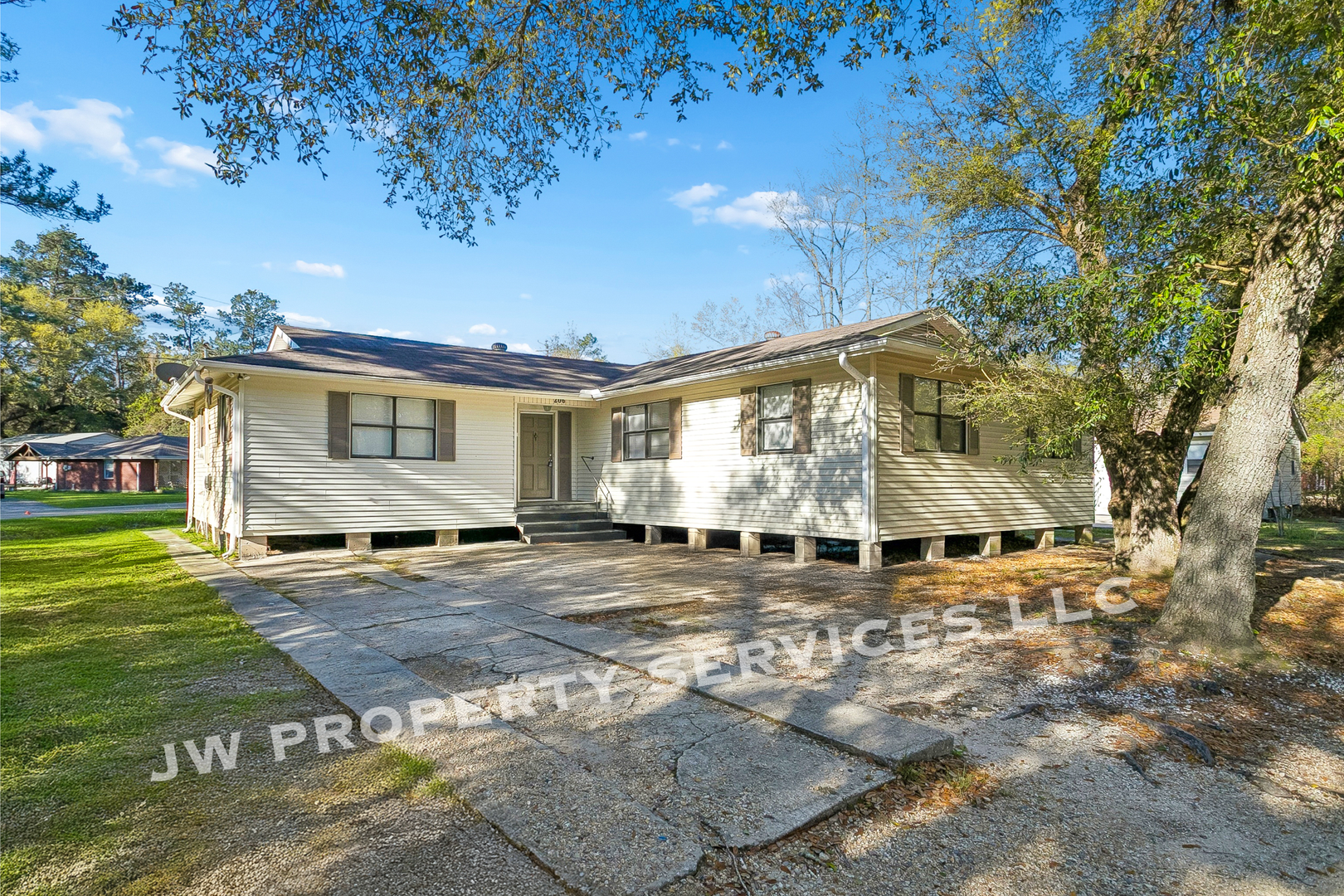 Slidell Apartment: 206 Sunset Dr