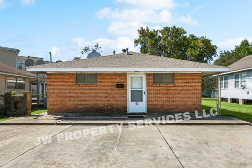 Affordable 2-Bedroom Home in Convenient Metairie Location — $995/Month – photo 1