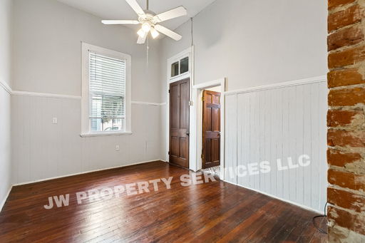 Listing photo thumbnail